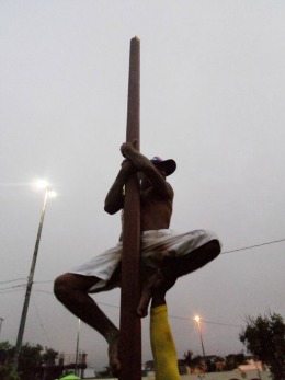 A leve chuva que caia no momento da prova foi um desafio a mais para os candidatos. 