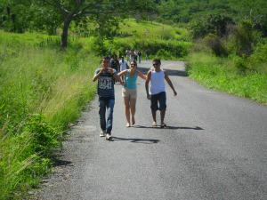 Foliões tiveram que andar por vários KM para chagar até o centro de Galante.