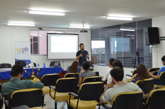 Esdras Marchezan apresentou experiências do  coletivo Repórter de Rua