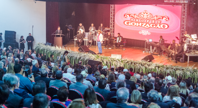 Troféu Gonzagão reuniu mais de 150 artistas e um público atento aos shows e homenagens