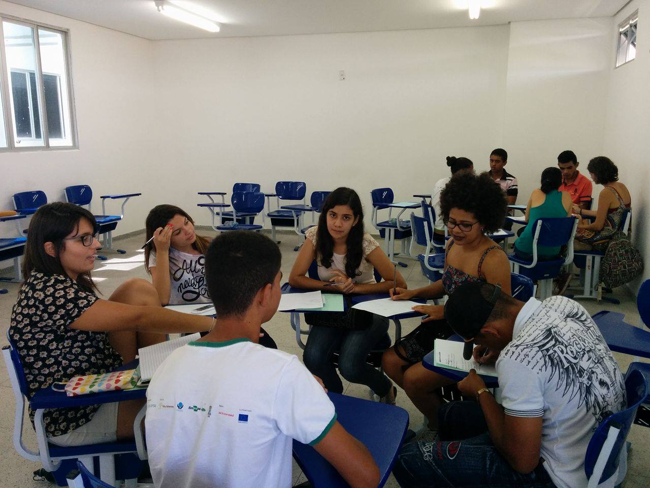 Alunos e comunidade participam das oficinas. Foto: Berg Ramos