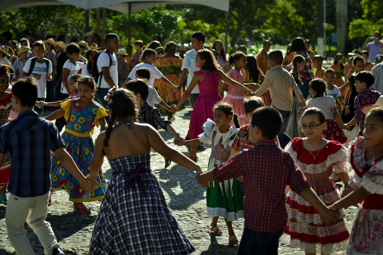 Crianças participando do Quadrilhão