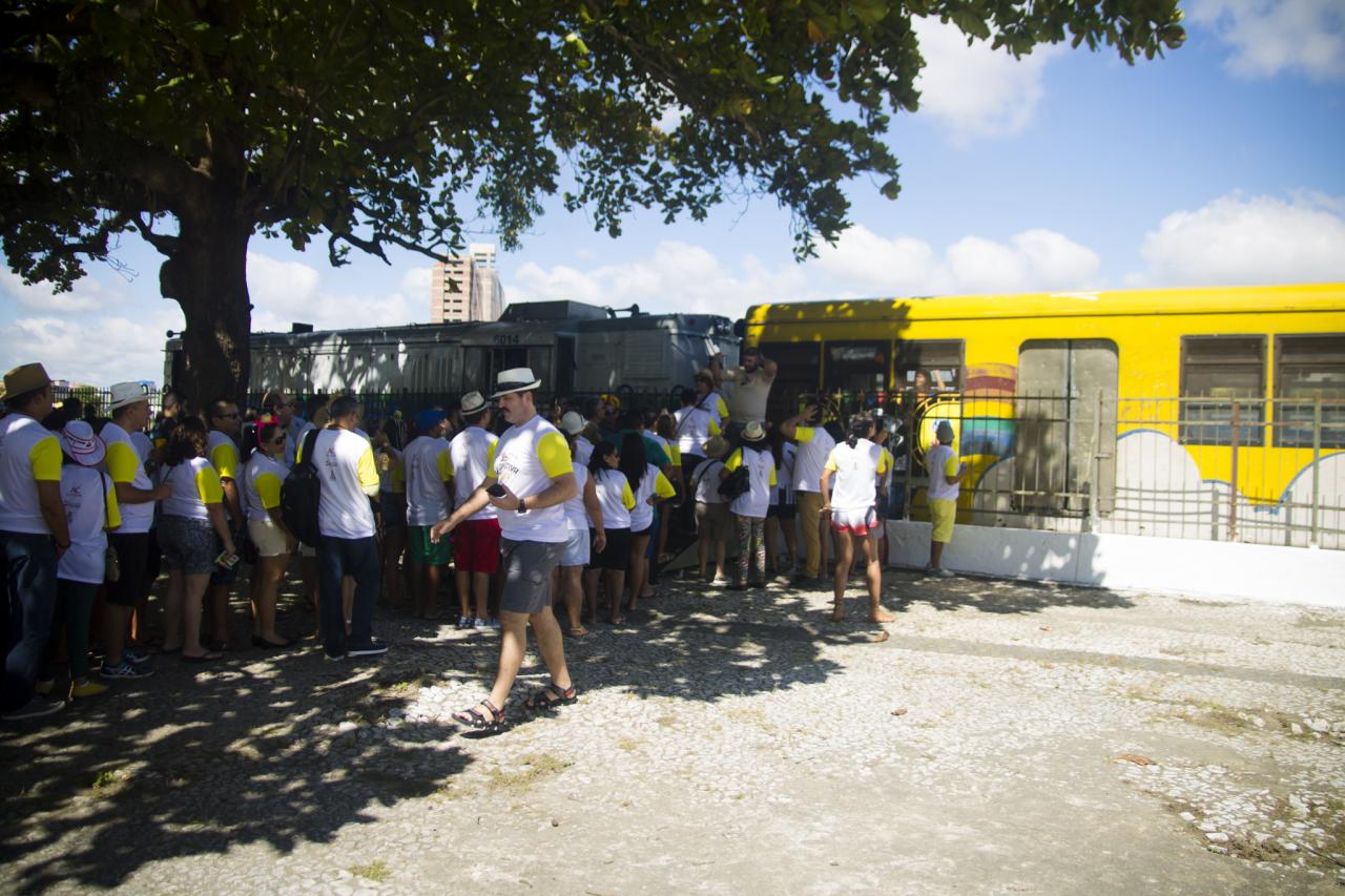 Forrozeiros embarcando em direção ao distrito de Galante