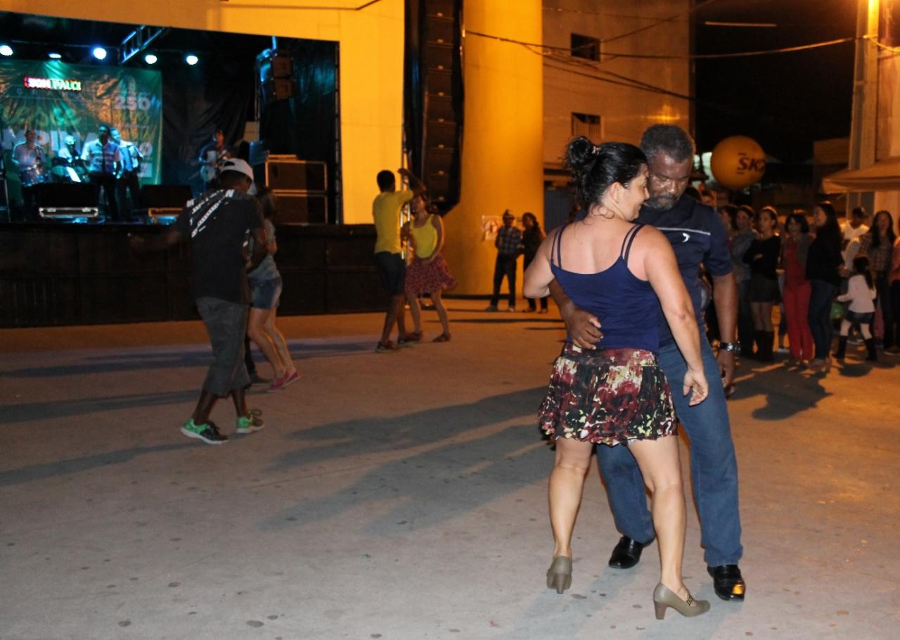 Com sua desenvoltura, casal chamou a atenção do público no Parque do Povo