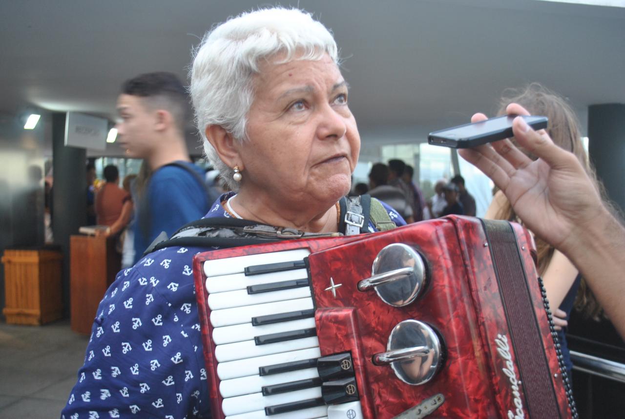 Dona Olga conta com orgulho sua trajetória 