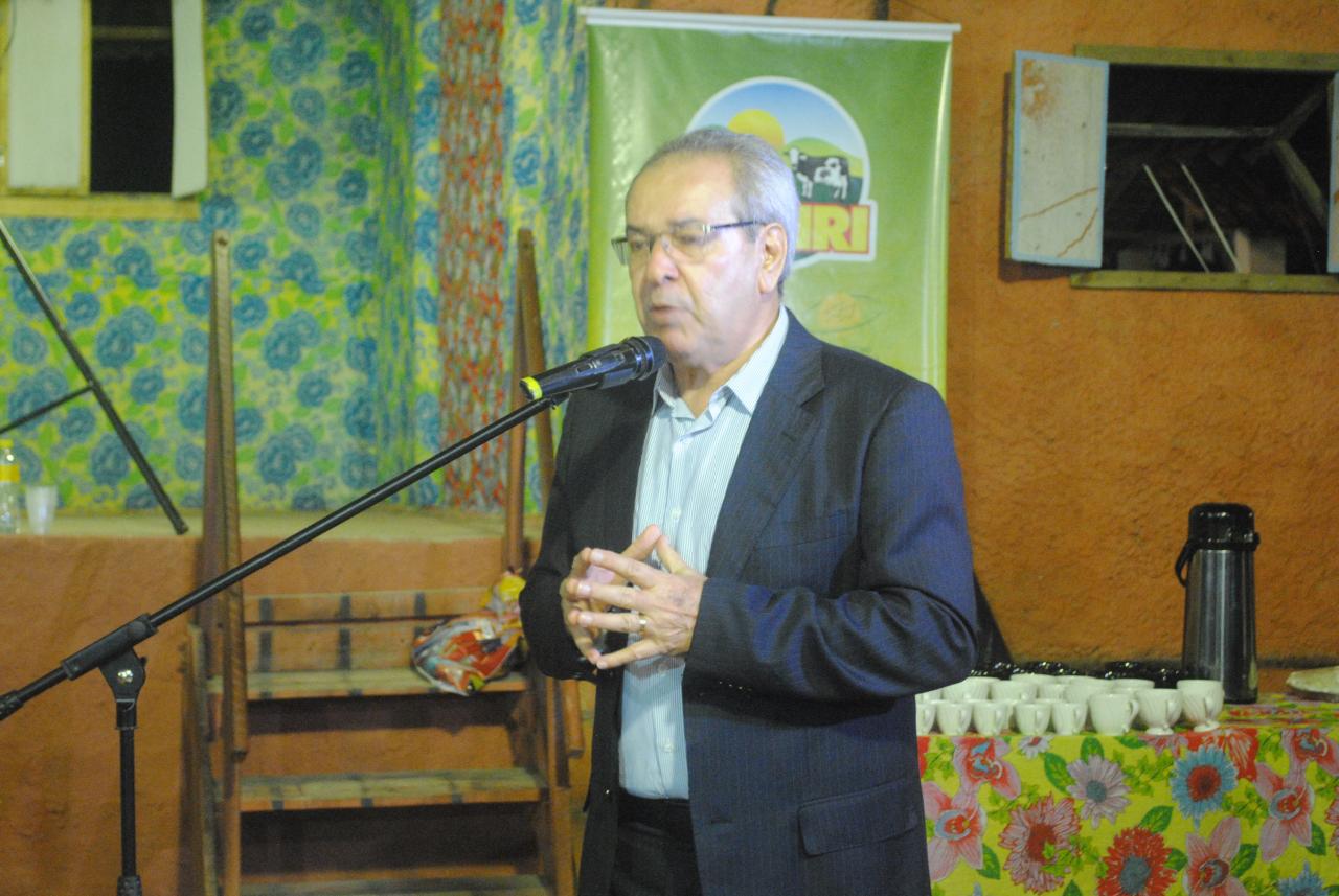 Gilson Souto Maior em seu discurso de lançamento do livro