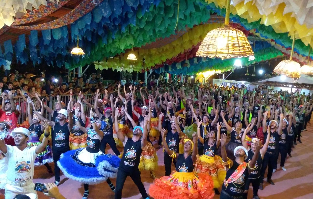 Quadrilha Moleka 100 Vergonha durante apresentação no encontro