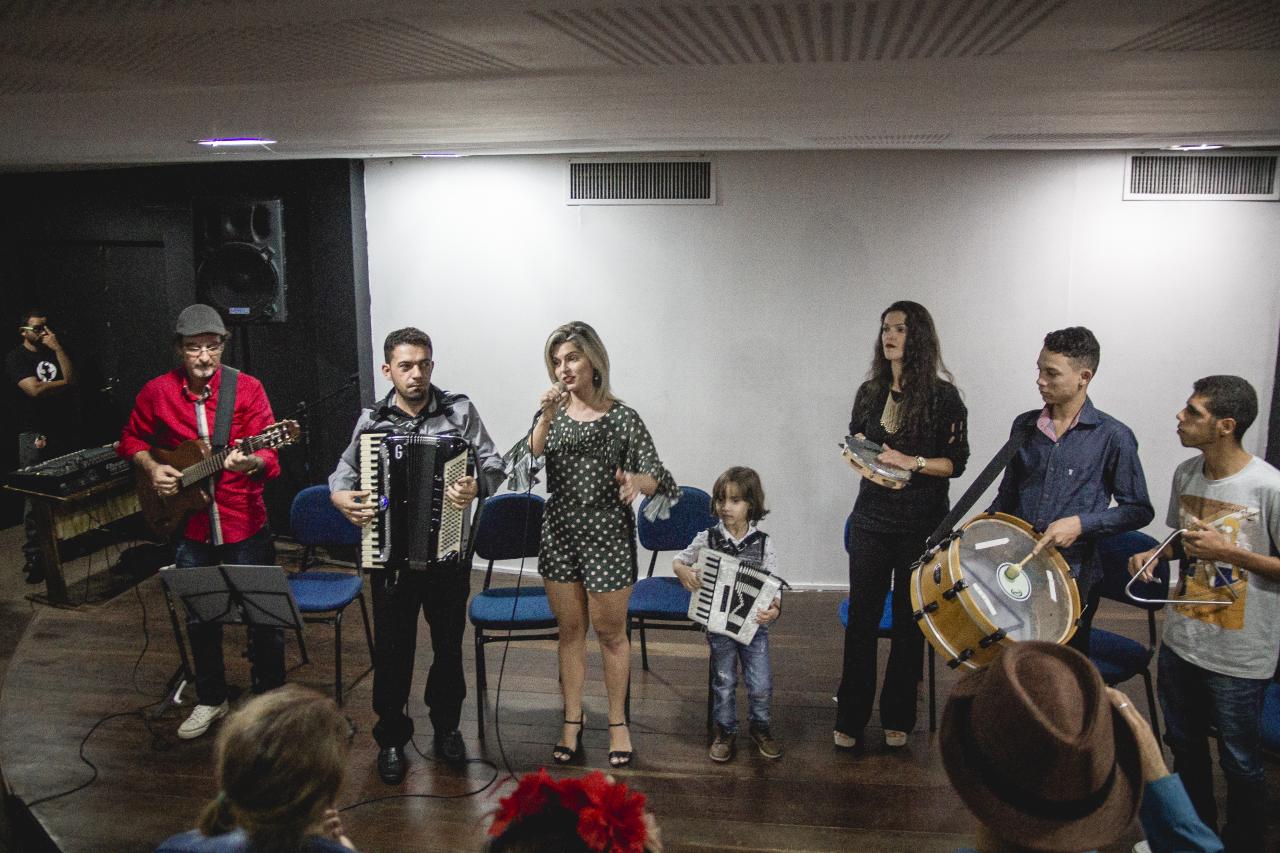 Convidados do sanfoneiro Vevel. Alexandre Couto, Gitana Pimentel, Nívea Soares, Vitor Emanuel, Emerson e o pequeno Henrique.