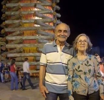 Wilson Fernandes e Cornélia de Souza, casal que há anos acompanha as atrações do Parque do Povo.