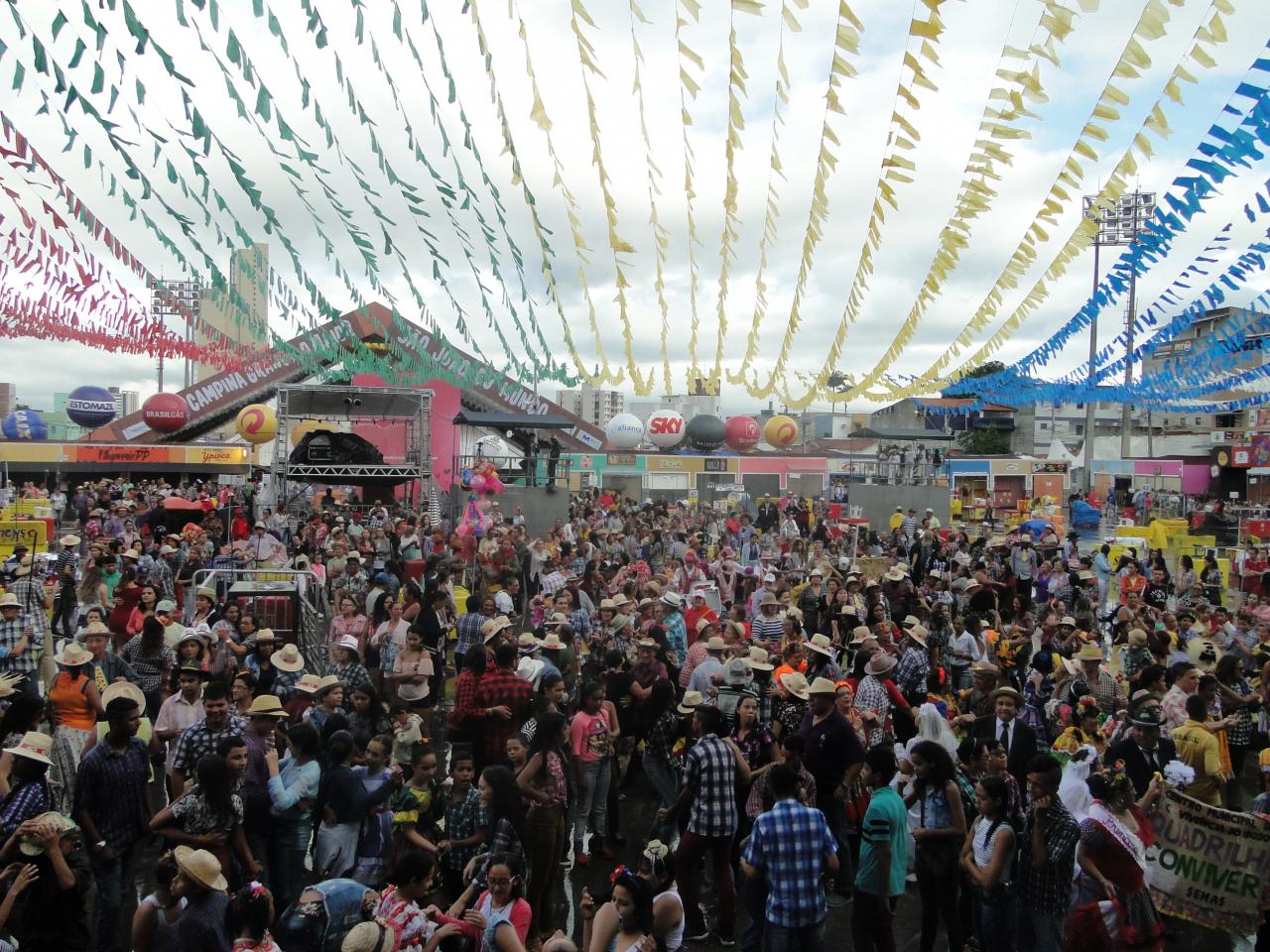 Após o termino da contagem, o palco principal ficou lotado.