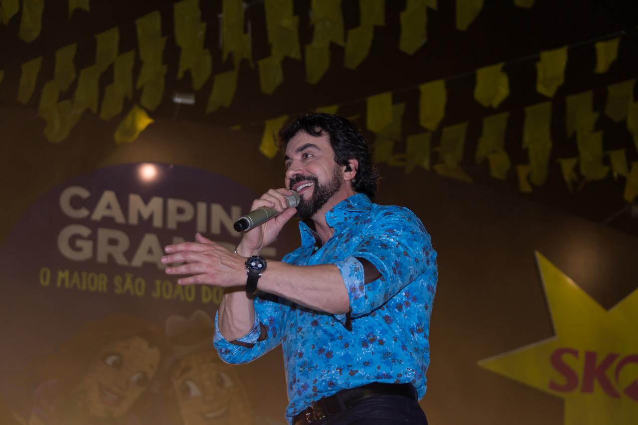 Padre Fábio de Melo em show no Parque do Povo