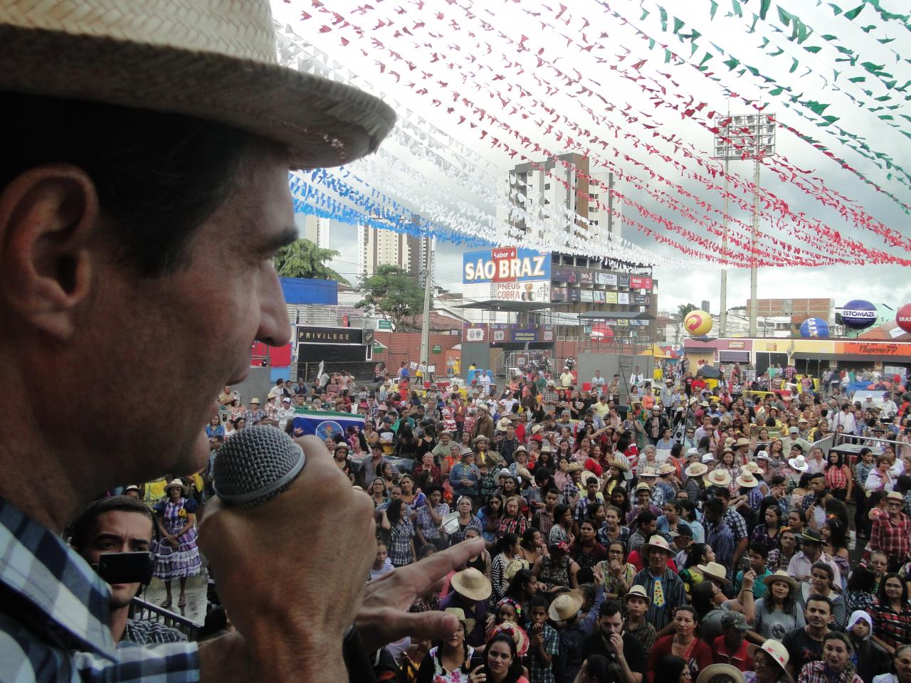 Prefeito Romero Rodrigues esteve presente no Maior Quadrilhão do Mundo.