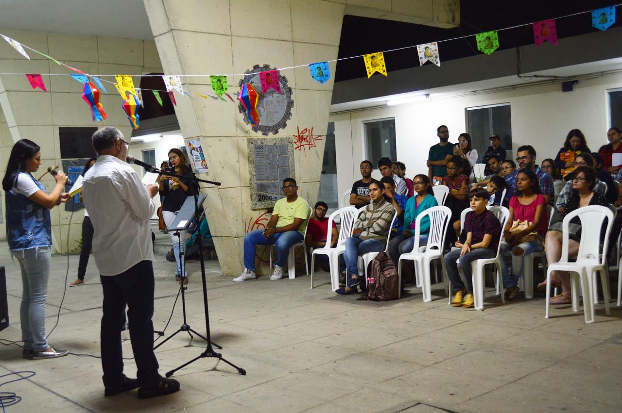 Declamação de poemas e cordéis marcaram a noite.