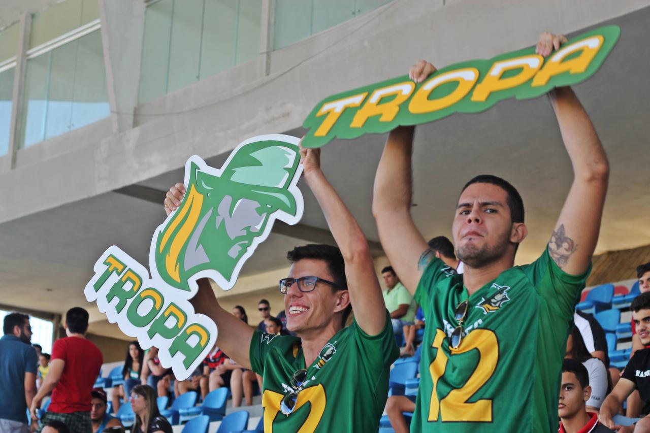 Torcedores vibram ao verem pela primeira vez, nesse ano, o Tropa Campina em campo.