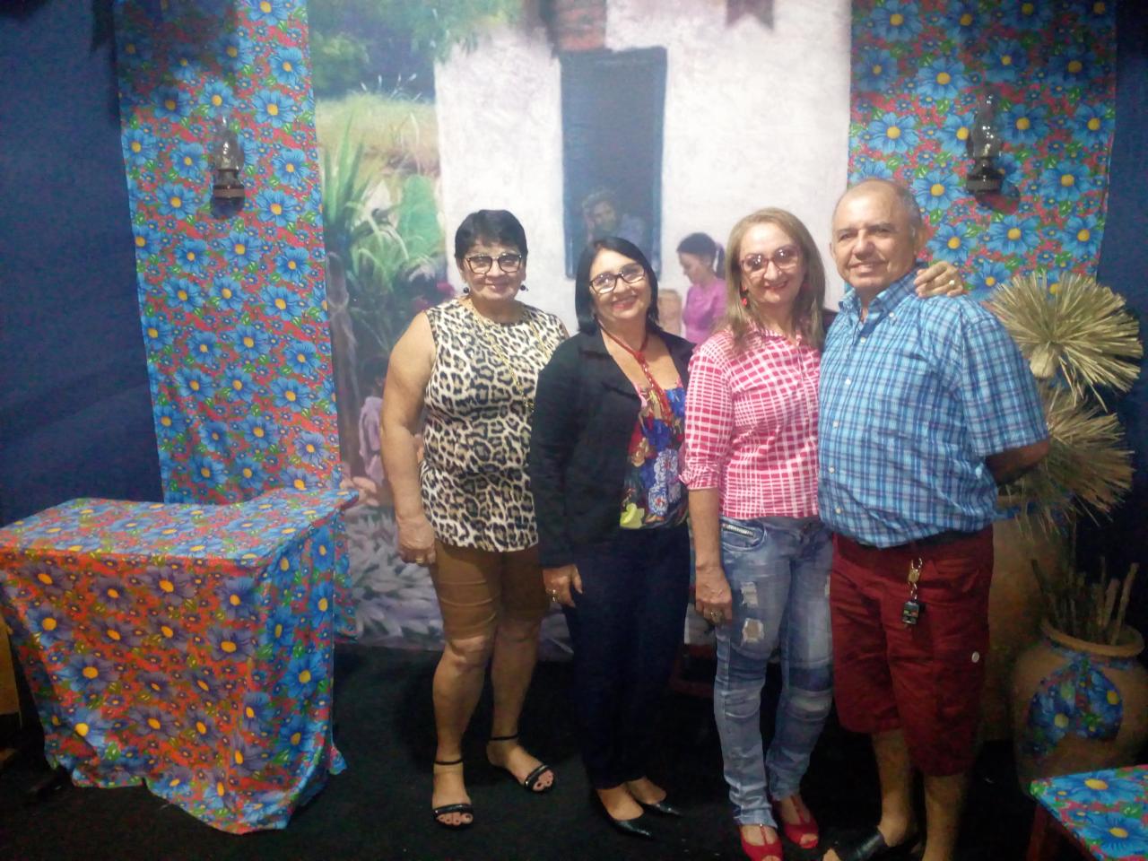 Rita Zilma, Francisca Wilma, Ivone Maria e Jossan Limeira. Turistas de Natal visitam a Vila Nova da Rainha.