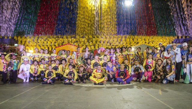 Quadrilha Luar do Sertão primeira a se apresentar com o tema "A terra onde me criei"