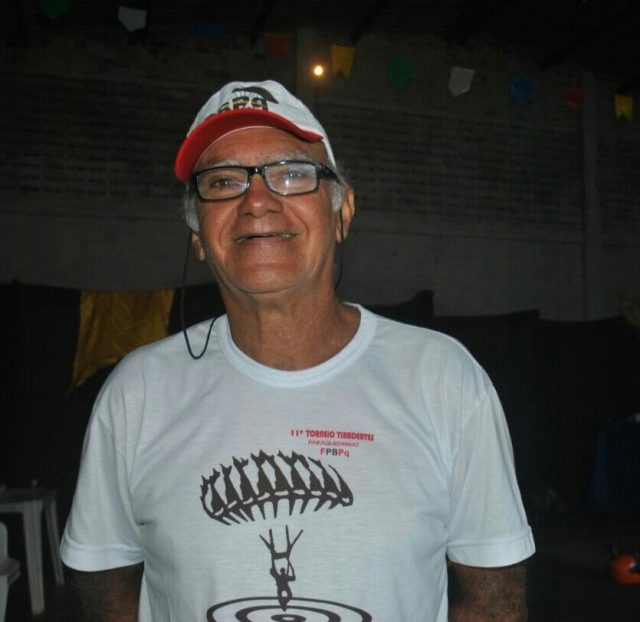 Flávio se considera o mais antigo paraquedista  ainda em atividade no Brasil