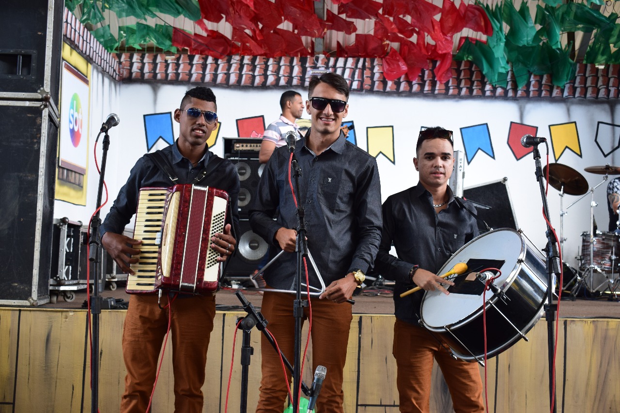Trio Cigarro de Palha apresenta o seu ritmo no palco do Momento Junino Foto: Anderson da Silva 