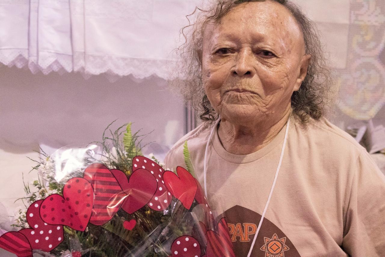Dona Antônia, 86 anos, foi uma das homenageadas durante a cerimônia de abertura. Foto: Sara Lucena