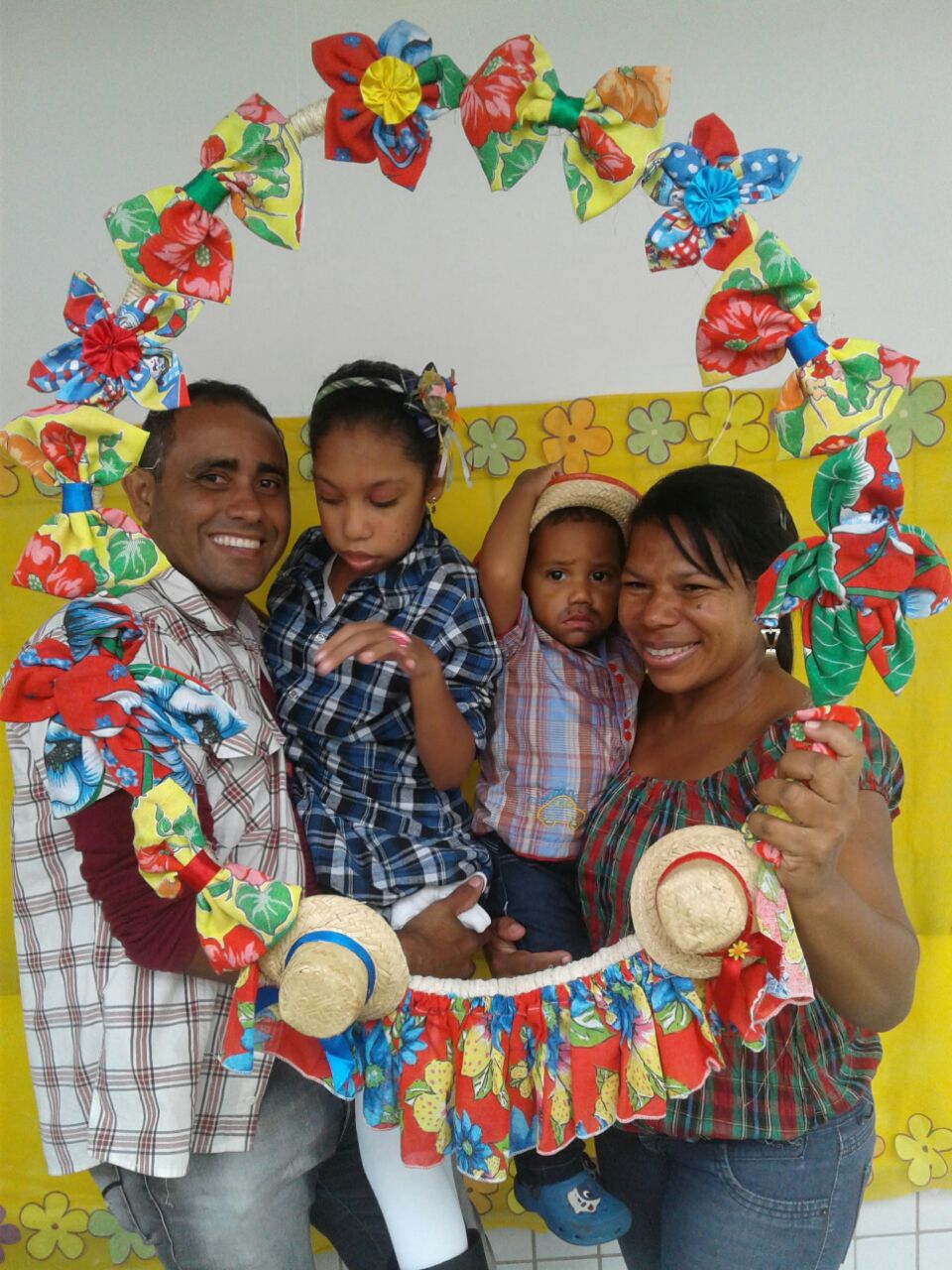 Letícia e a família sempre estão juntos no São João. Foto de arquivo pessoal