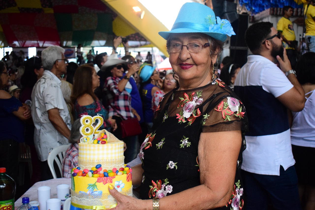 Dona Estelita escolheu o Momento Junino para comemorar seus 82 anos. Foto: Fernanda Moura 