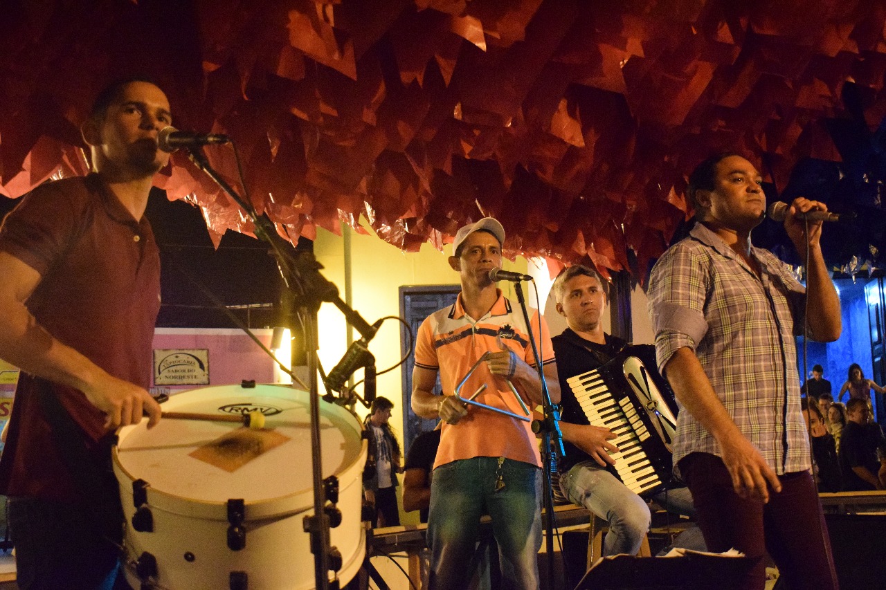 Trio de forró embala a noite nas ilhas de forró - Foto: Oma Roxana