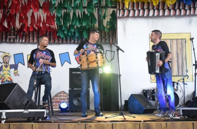 O Hexa não vem mas o forró continua no Qurtel General